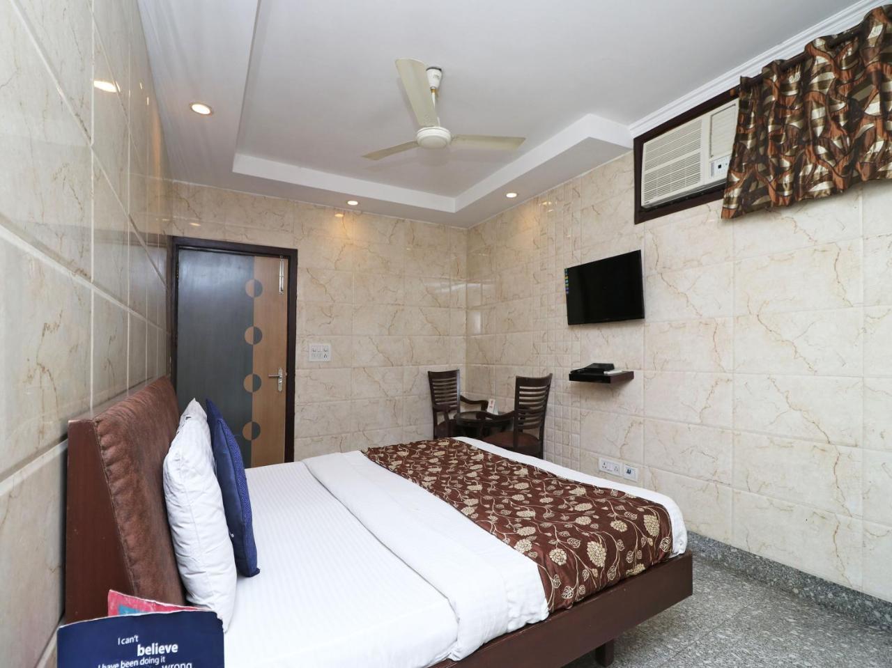 Oyo 2705 Preet Palace Hotel New Delhi