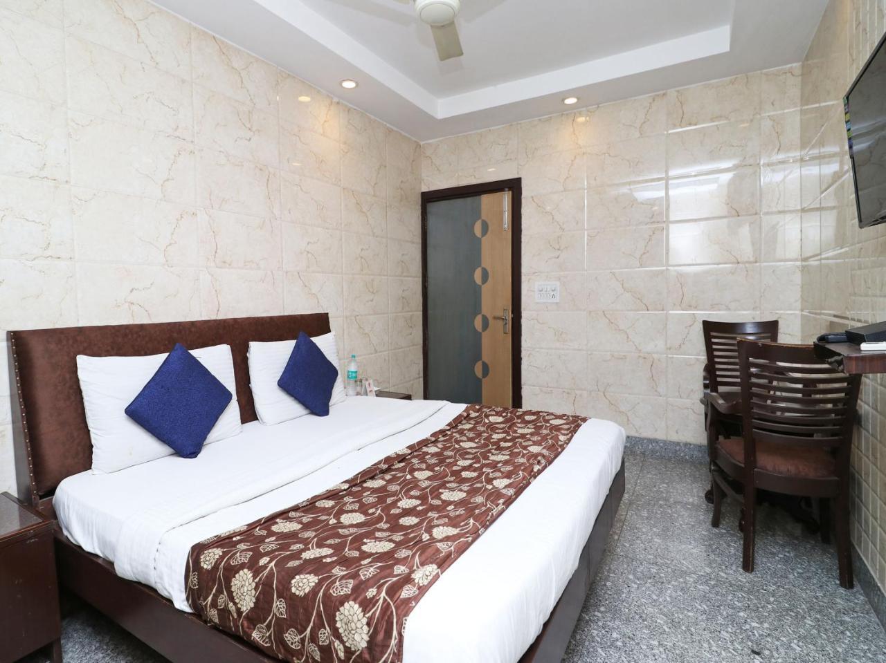 Oyo 2705 Preet Palace