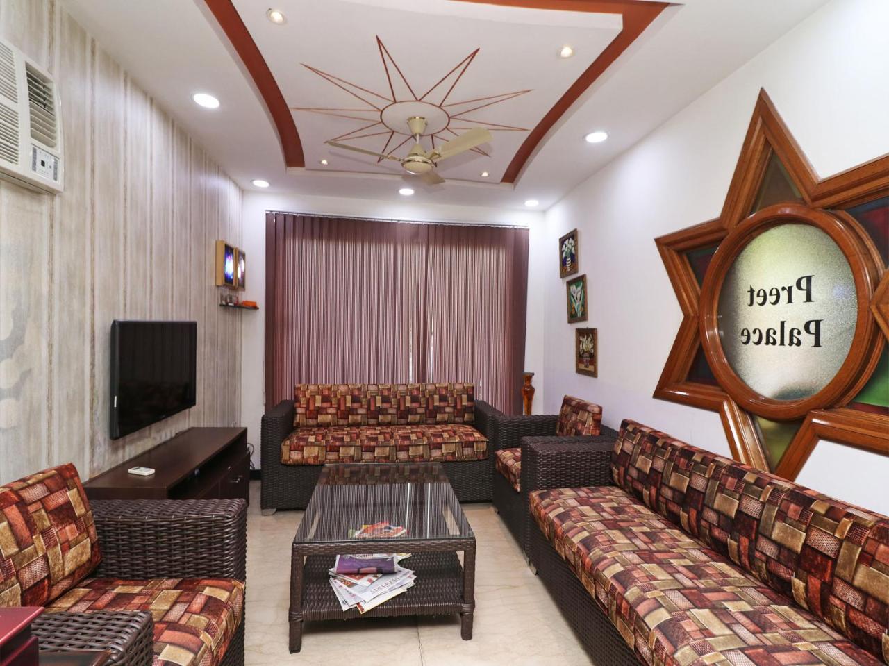 Hotel Oyo 2705 Preet Palace New Delhi