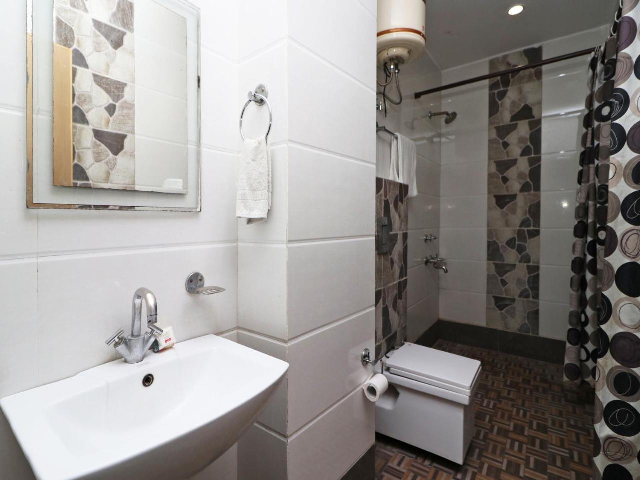 Hotel Oyo 2705 Preet Palace