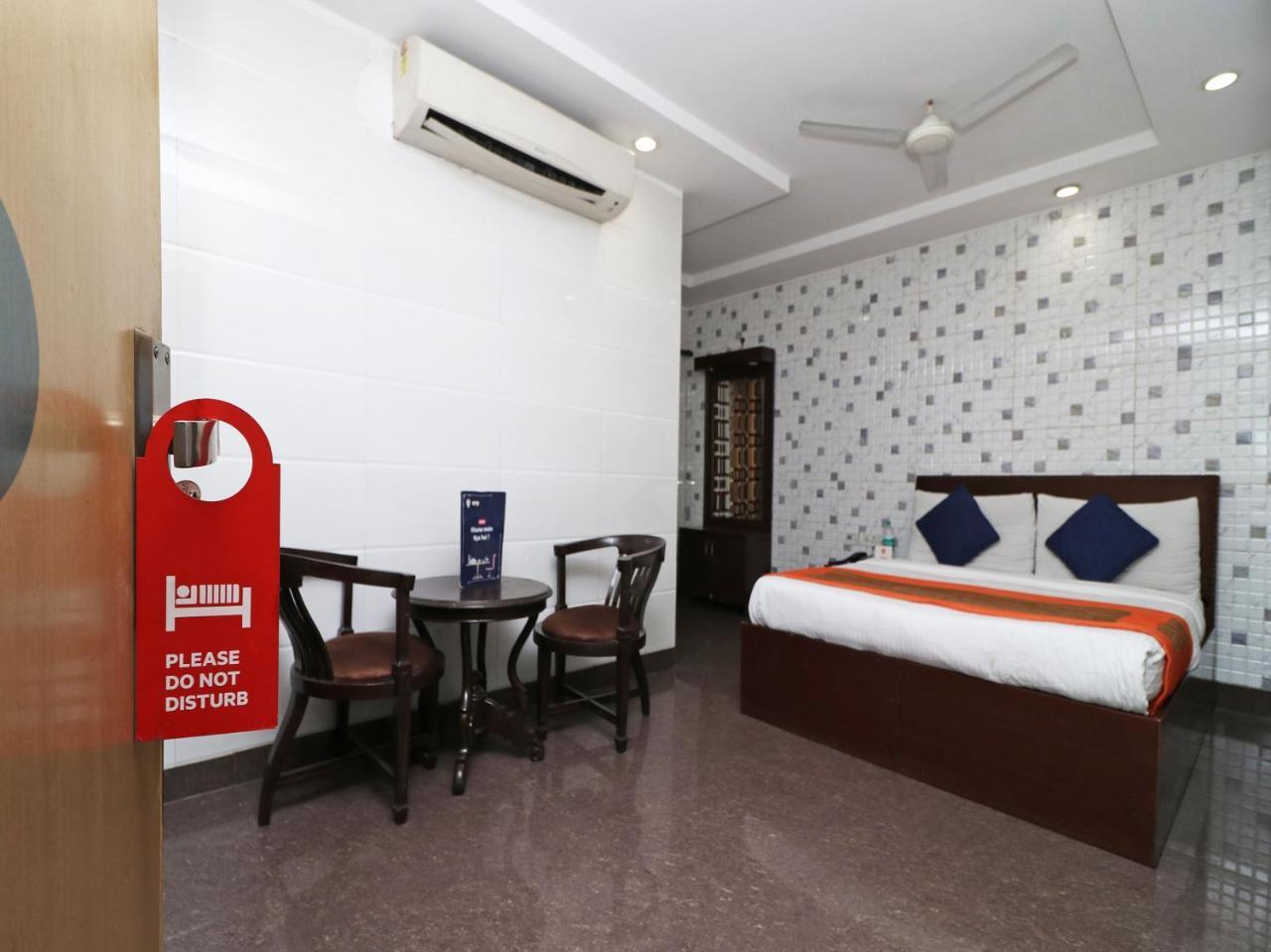 Oyo 2705 Preet Palace New Delhi