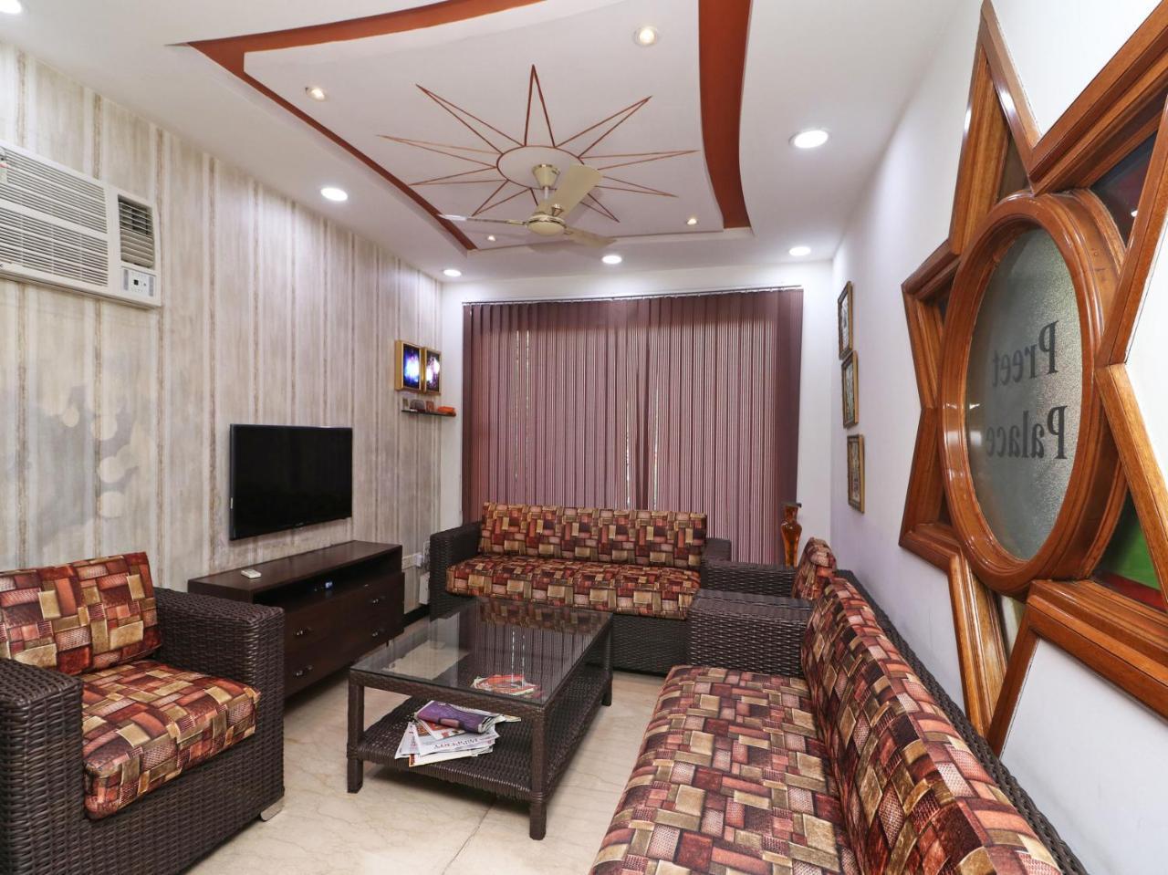 Oyo 2705 Preet Palace Hotel New Delhi